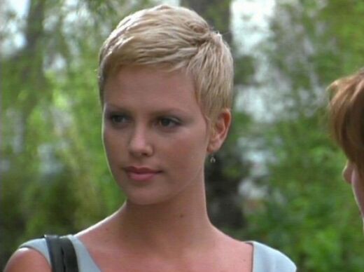 charlize089.jpg