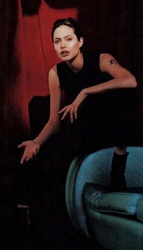 angelina003.jpg
