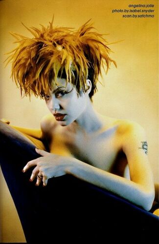 angelina064.jpg