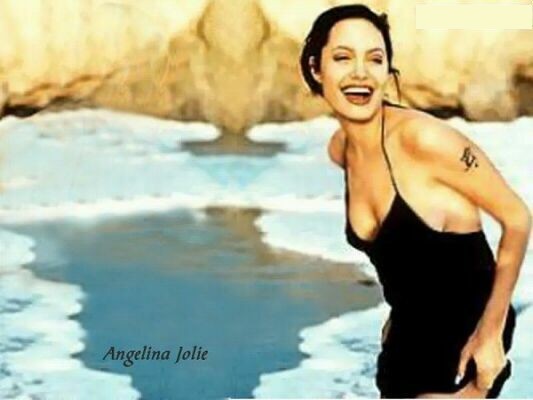 angelina071.jpg