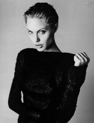 angelina086.jpg